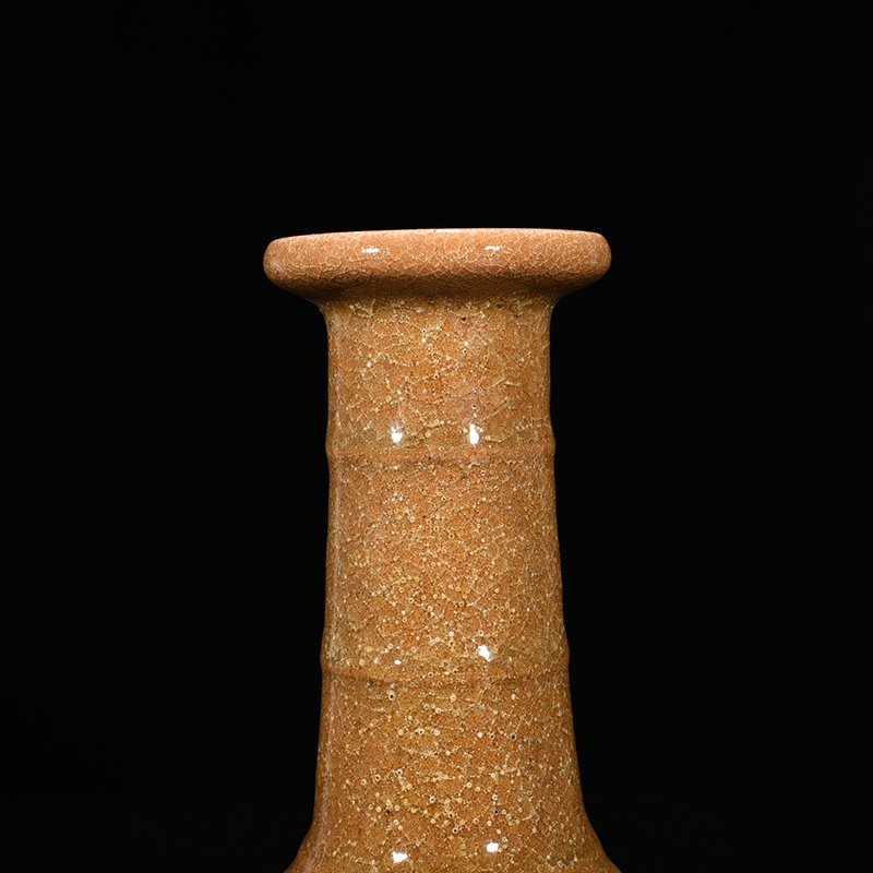 Song Dynasty Longquan kiln beige glaze dazzling pattern plate mouth bottle