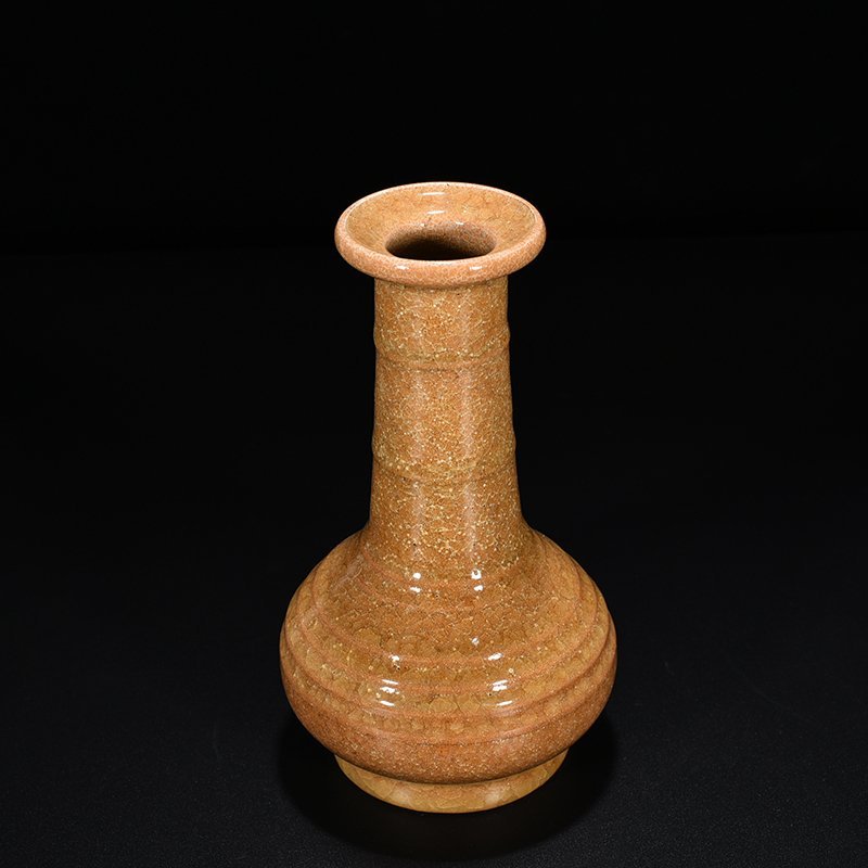 Song Dynasty Longquan kiln beige glaze dazzling pattern plate mouth bottle