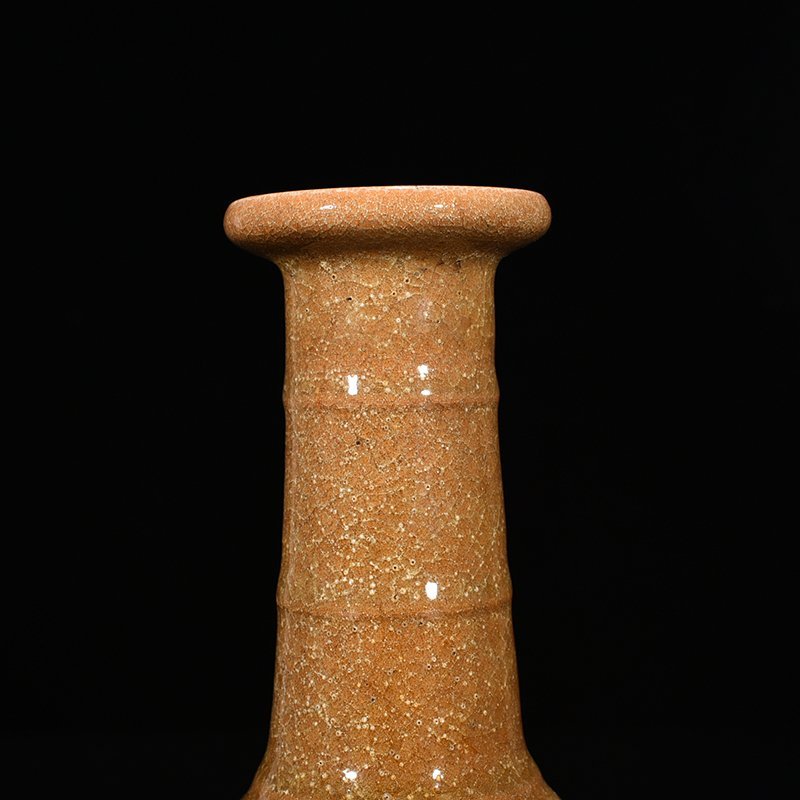 Song Dynasty Longquan kiln beige glaze dazzling pattern plate mouth bottle