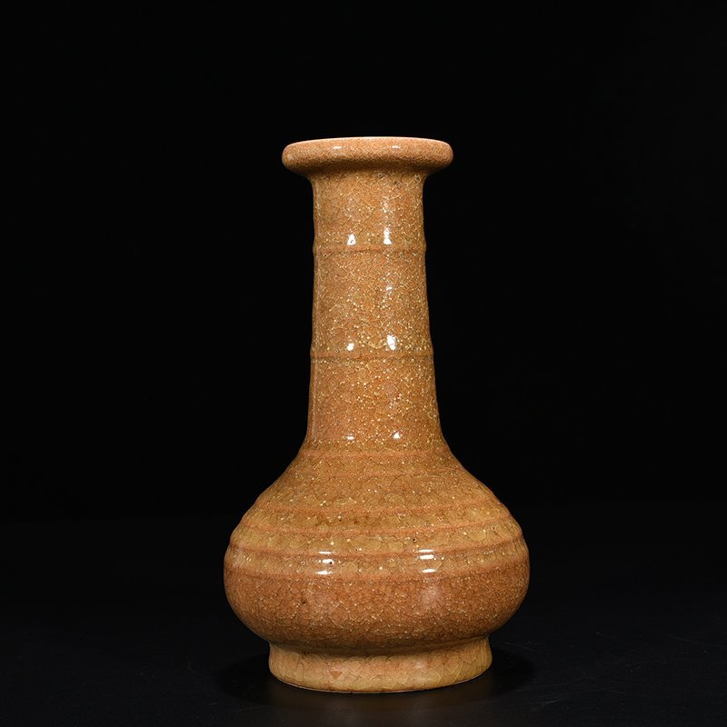 Song Dynasty Longquan kiln beige glaze dazzling pattern plate mouth bottle