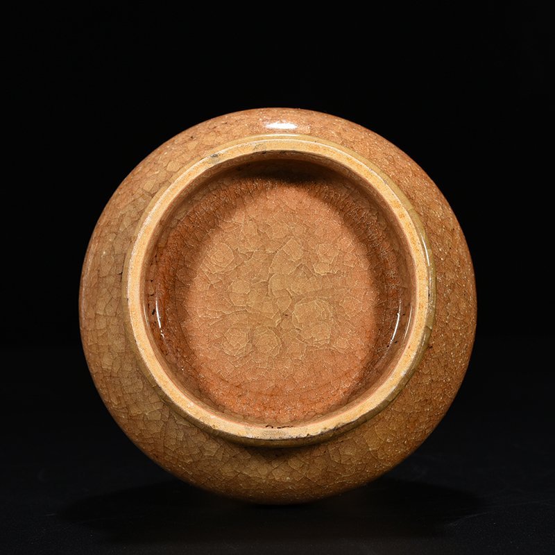 Song Dynasty Longquan kiln beige glaze dazzling pattern plate mouth bottle