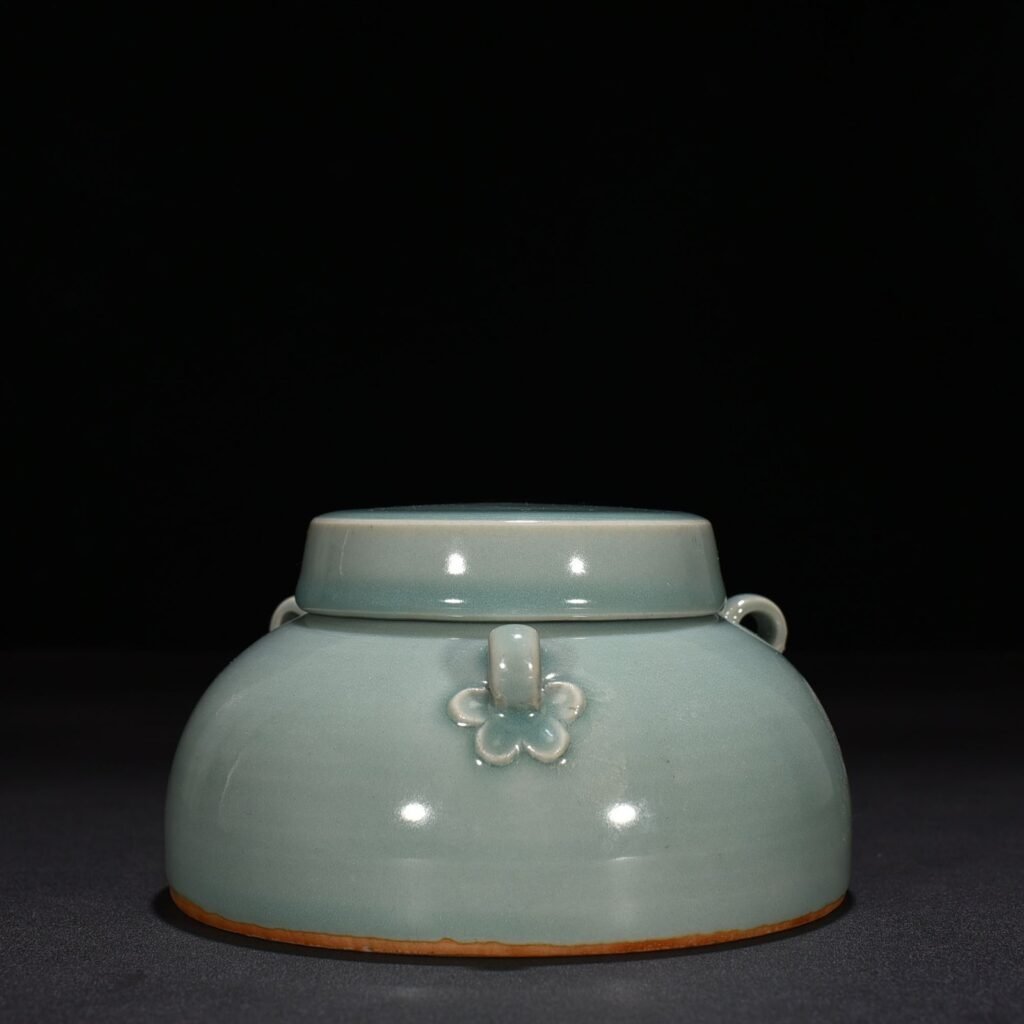 Song Dynasty Longquan kiln pink celadon glaze three-series covered jar