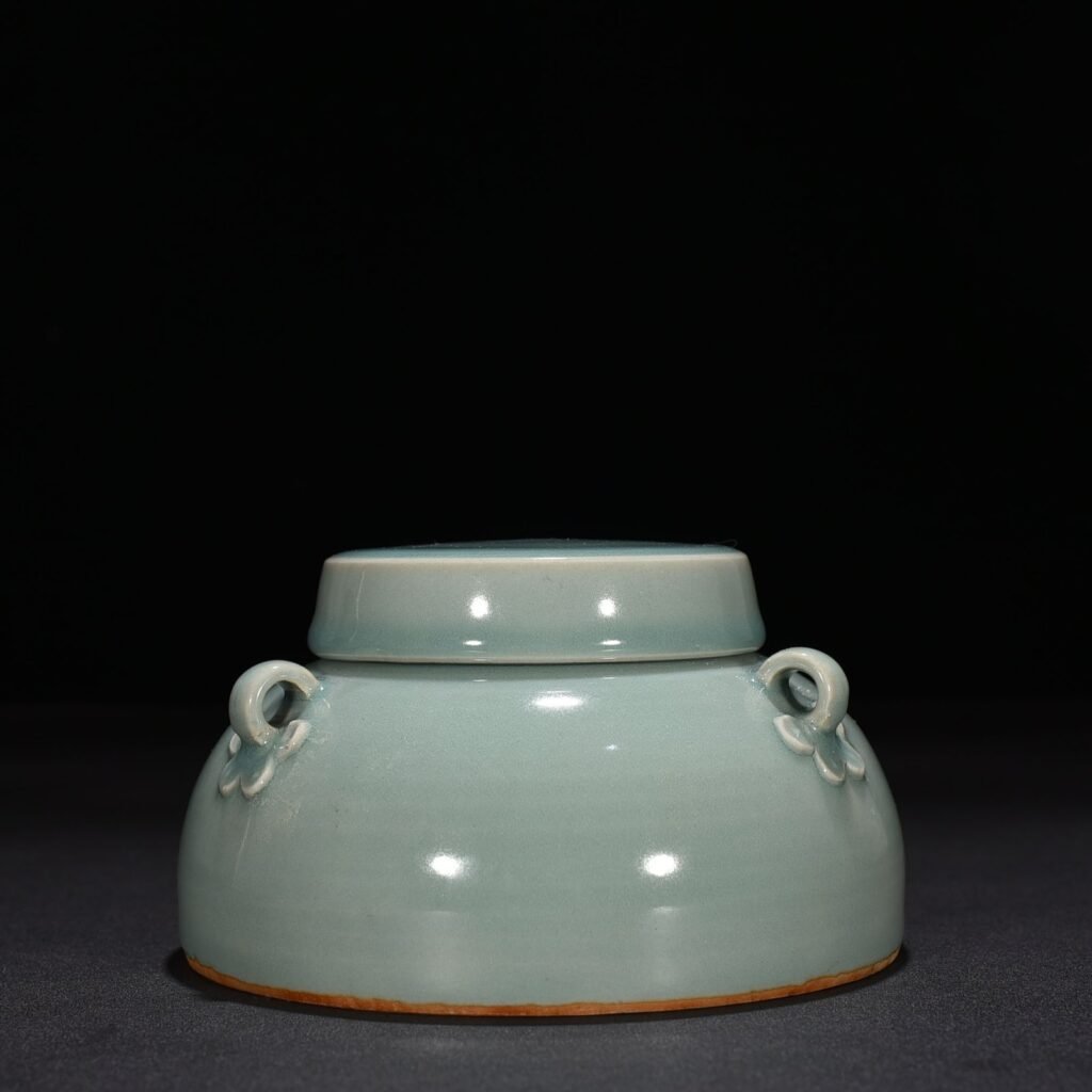Song Dynasty Longquan kiln pink celadon glaze three-series covered jar