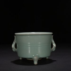 Song Dynasty Longquan kiln pink green glaze three-legged and two-ear furnace