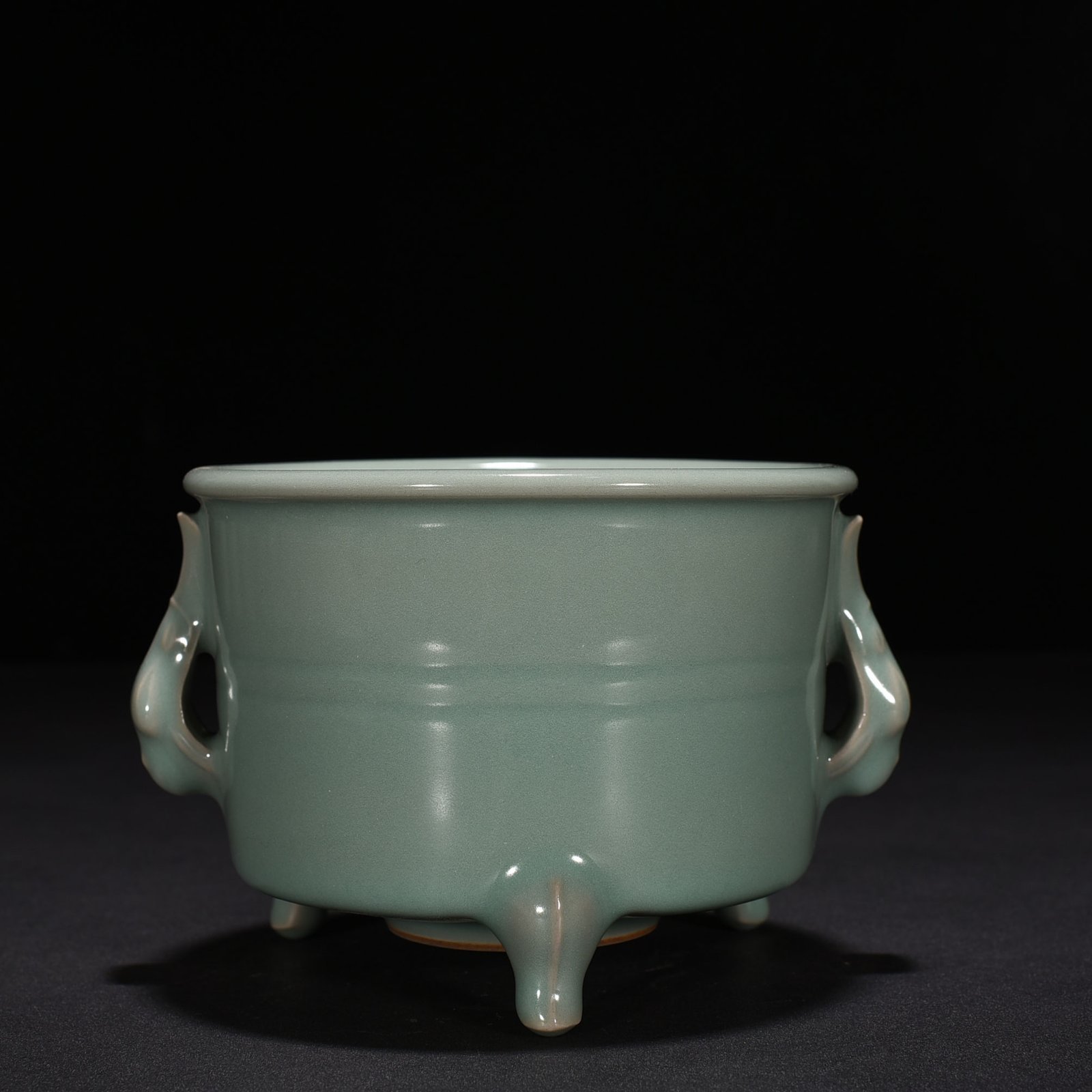 Song Dynasty Longquan kiln pink green glaze three-legged and two-ear furnace