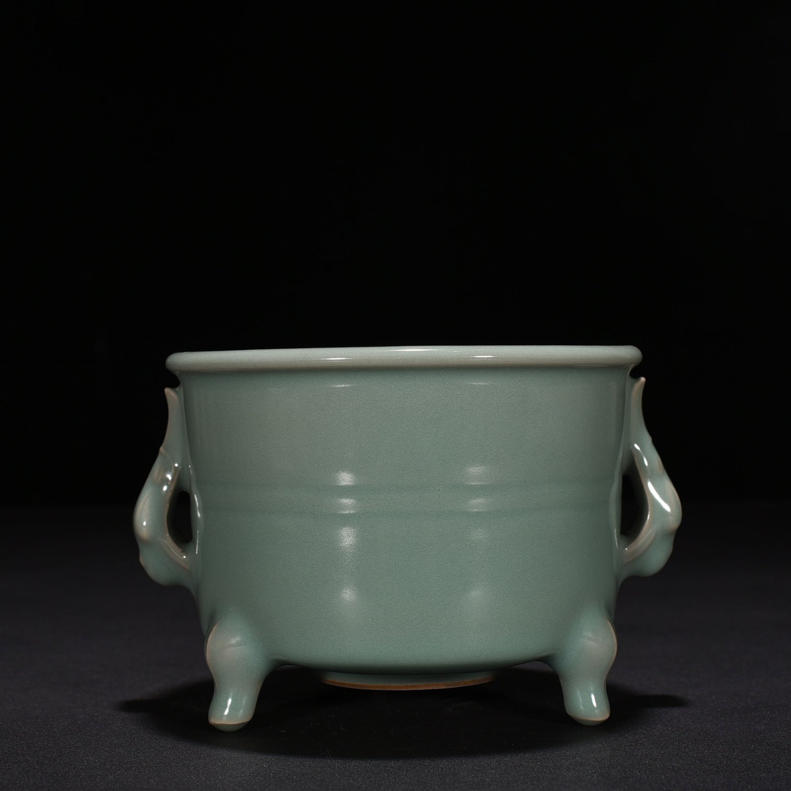 Song Dynasty Longquan kiln pink green glaze three-legged and two-ear furnace