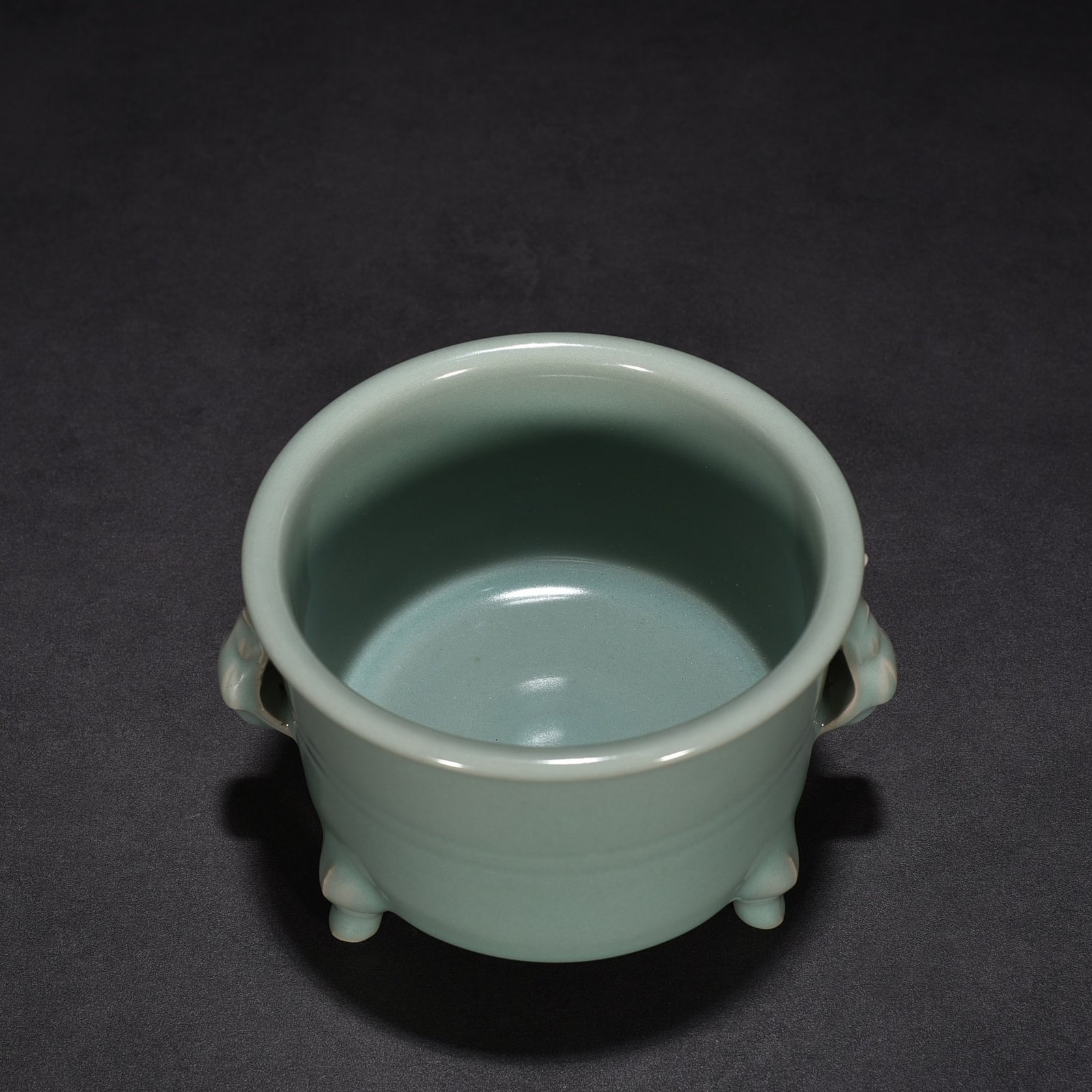 Song Dynasty Longquan kiln pink green glaze three-legged and two-ear furnace