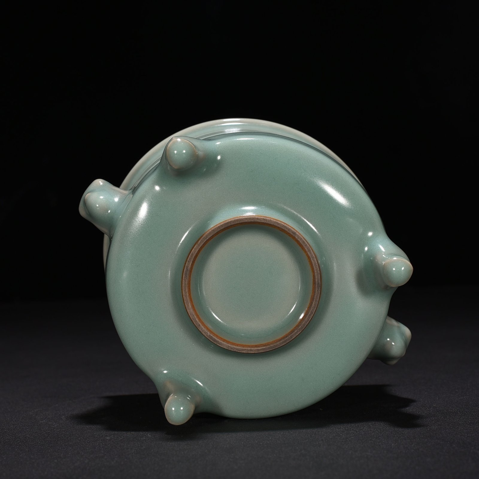 Song Dynasty Longquan kiln pink green glaze three-legged and two-ear furnace
