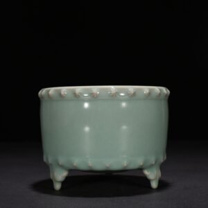 Song Dynasty Longquan kiln pink green glaze three-legged drum nail furnace