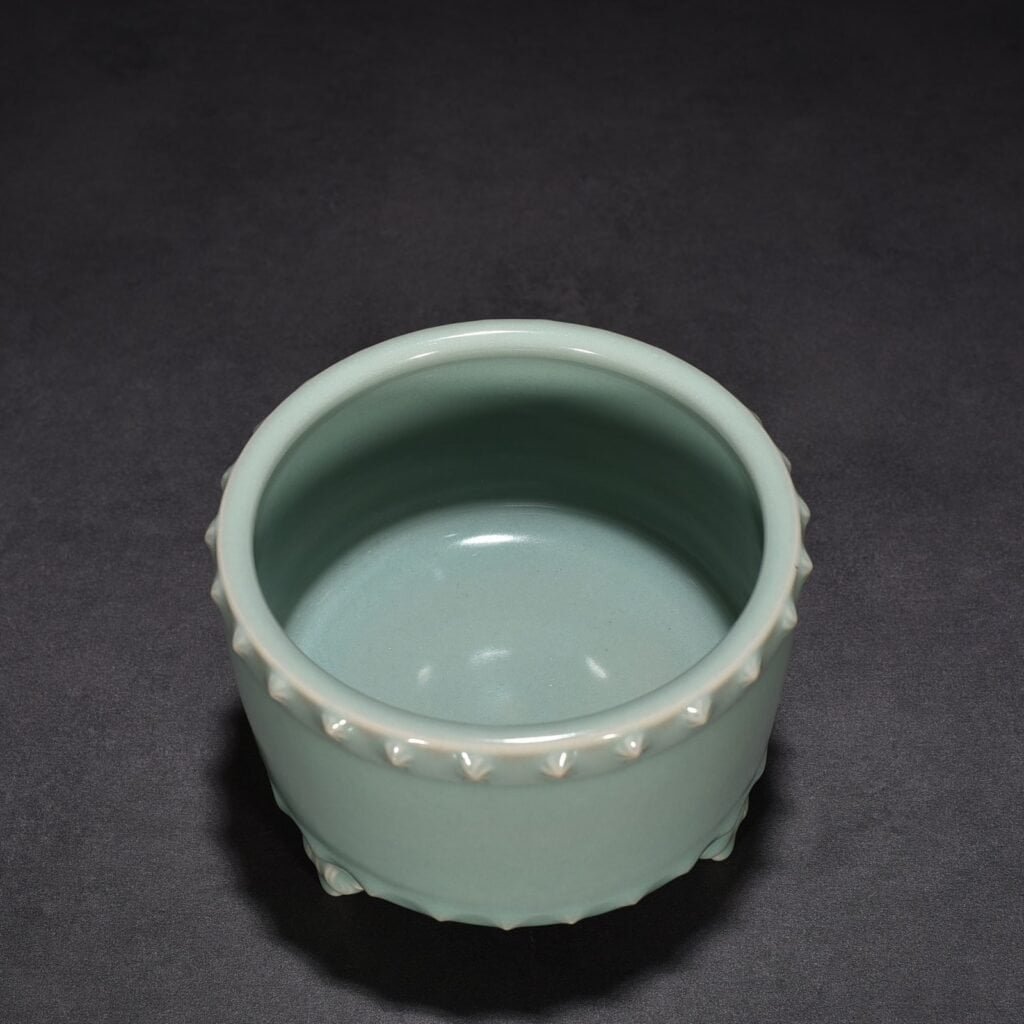 Song Dynasty Longquan kiln pink green glaze three-legged drum nail furnace