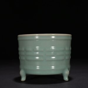 Song Dynasty Longquan kiln pink celadon glaze Bagua Xian furnace