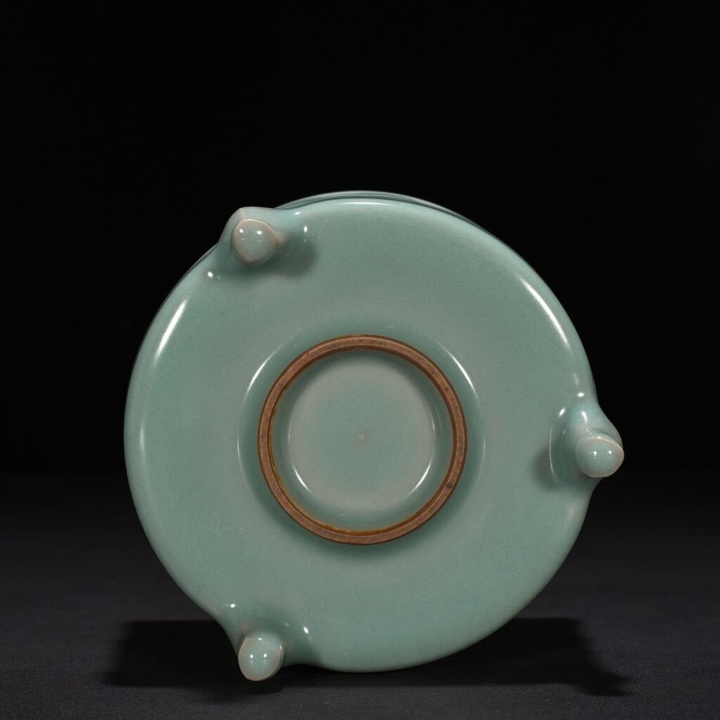 Song Dynasty Longquan kiln pink celadon glaze Bagua Xian furnace