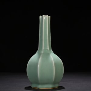 Song Dynasty Longquan kiln pink celadon eight-lined clear bottle