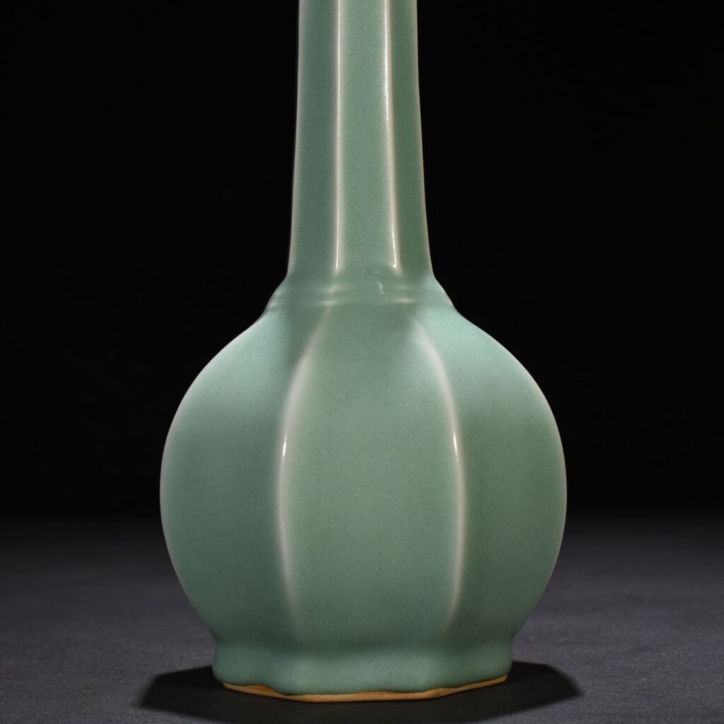 Song Dynasty Longquan kiln pink celadon eight-lined clear bottle