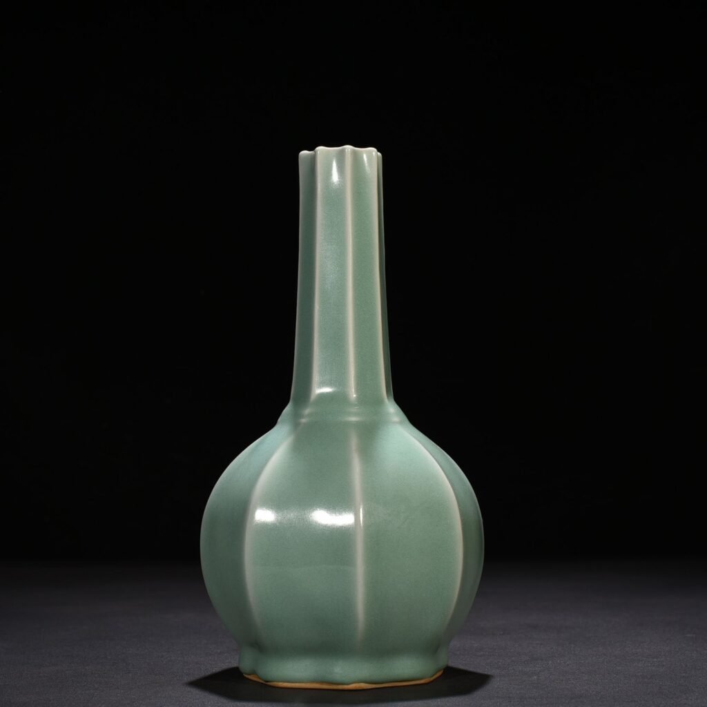 Song Dynasty Longquan kiln pink celadon eight-lined clear bottle