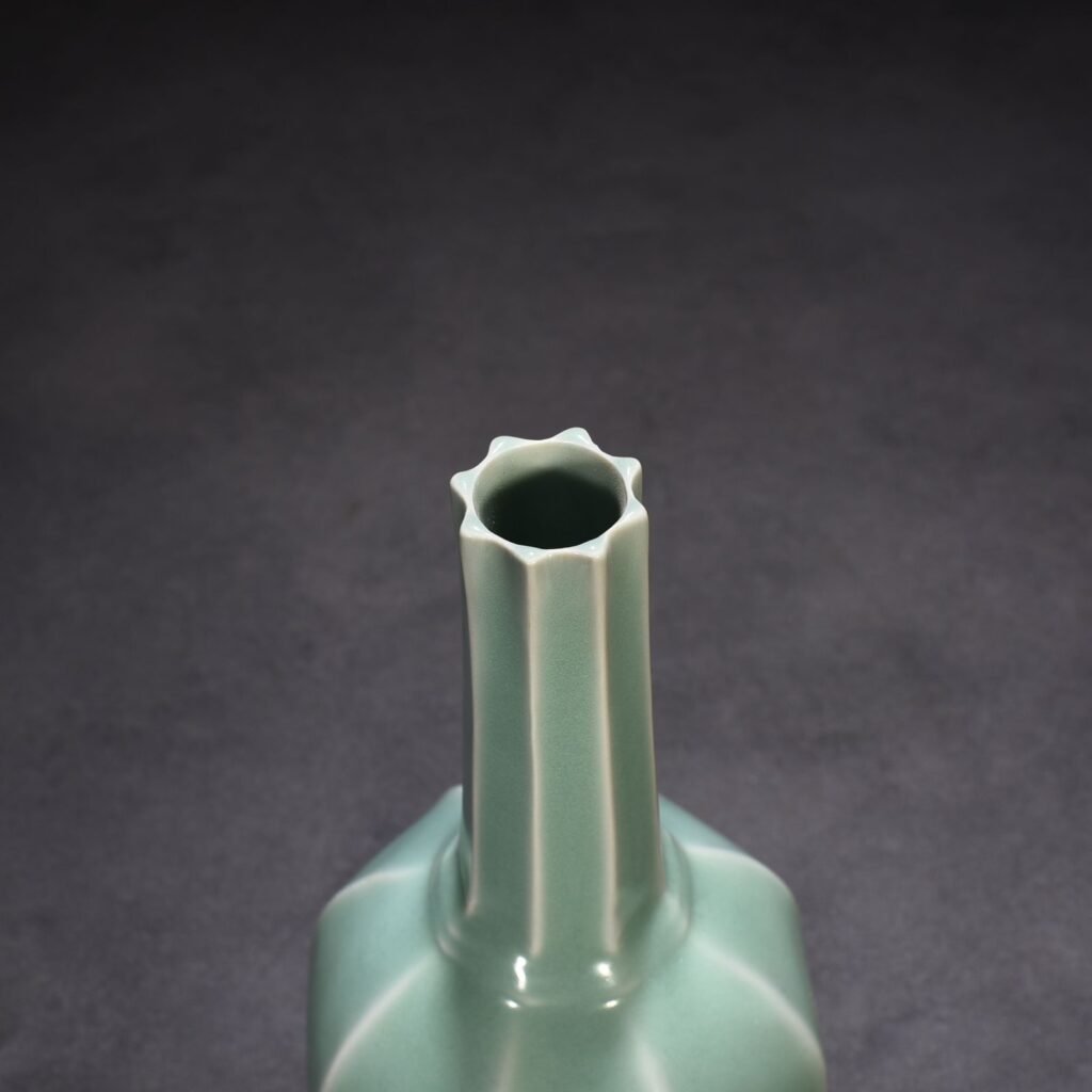 Song Dynasty Longquan kiln pink celadon eight-lined clear bottle