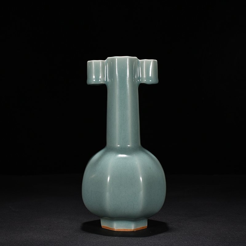 Song Dynasty Longquan kiln pink celadon glaze six-sided through-ear vase