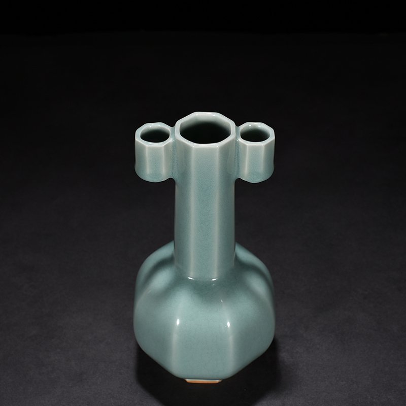 Song Dynasty Longquan kiln pink celadon glaze six-sided through-ear vase