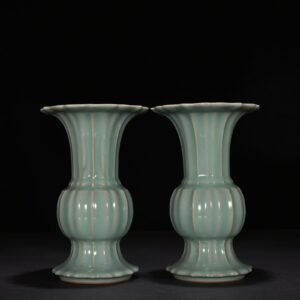 Song Dynasty Longquan kiln pink celadon glaze scraper vase