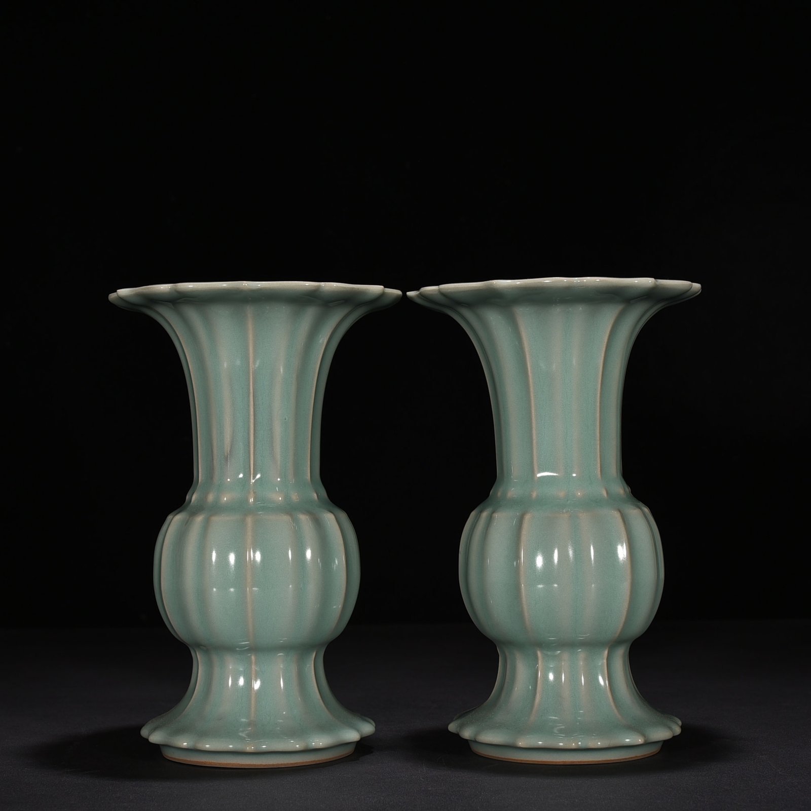 Song Dynasty Longquan kiln pink celadon glaze scraper vase