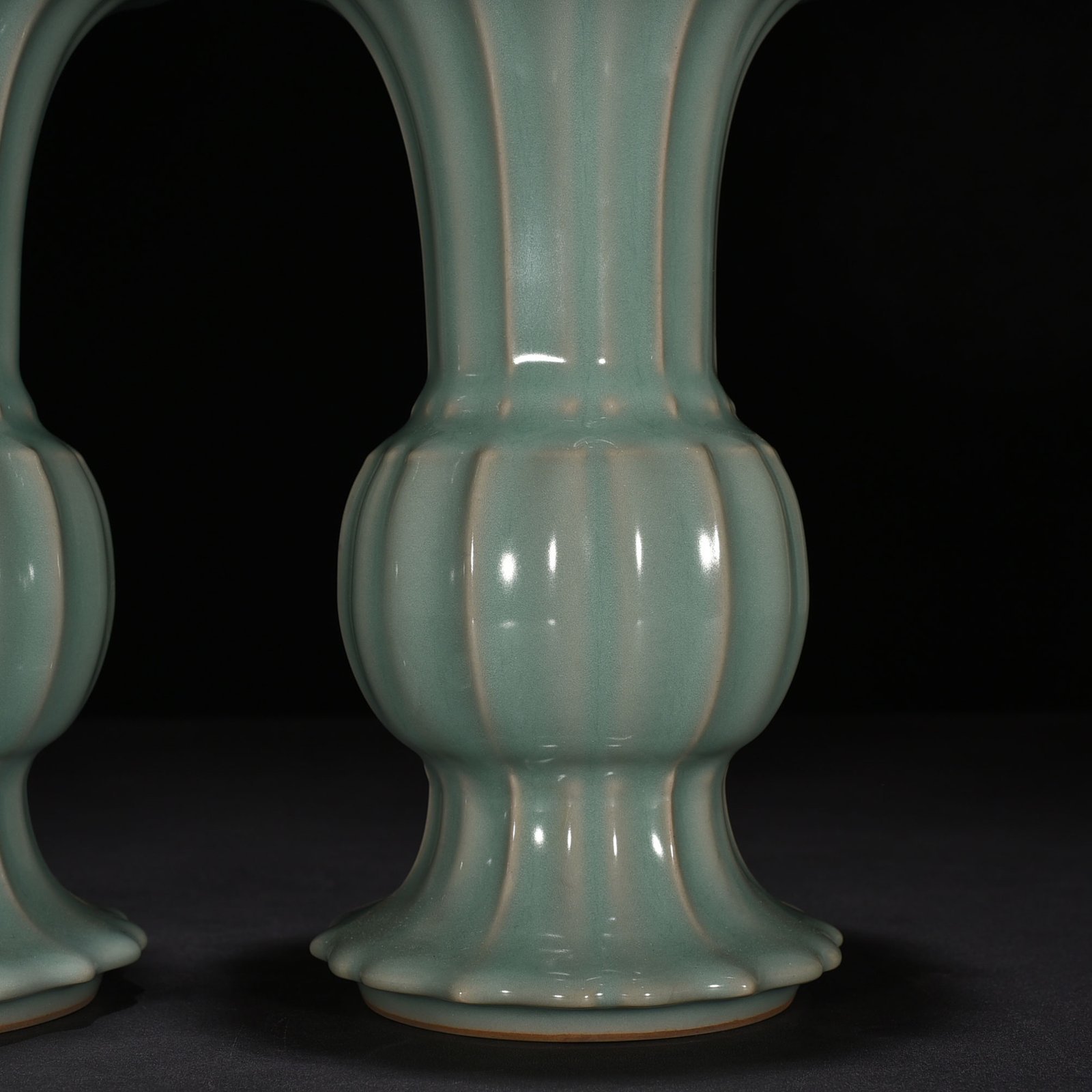 Song Dynasty Longquan kiln pink celadon glaze scraper vase