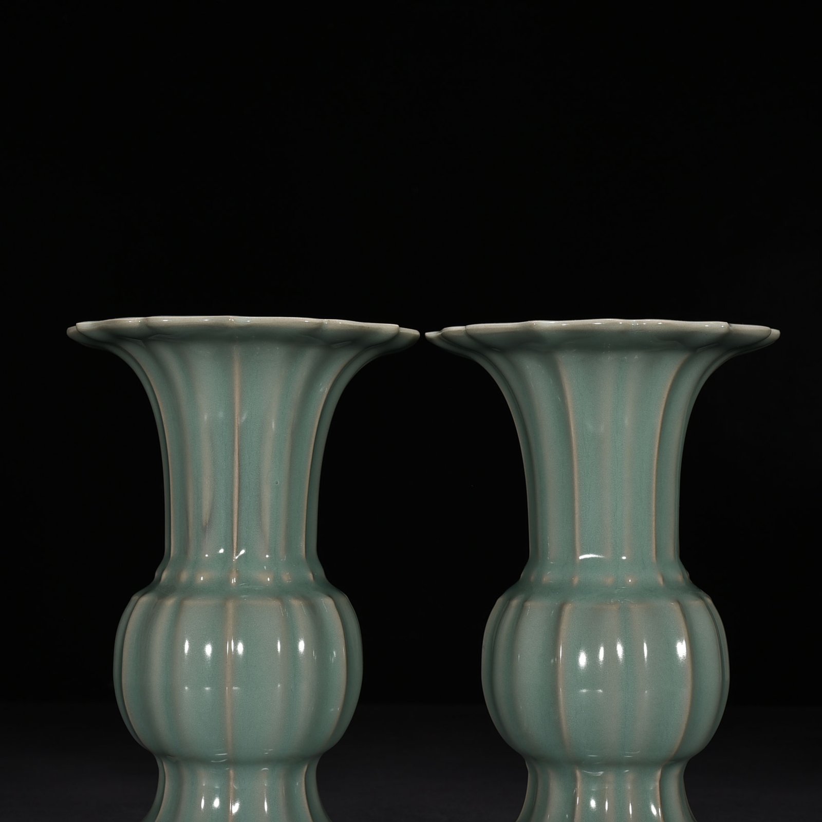 Song Dynasty Longquan kiln pink celadon glaze scraper vase