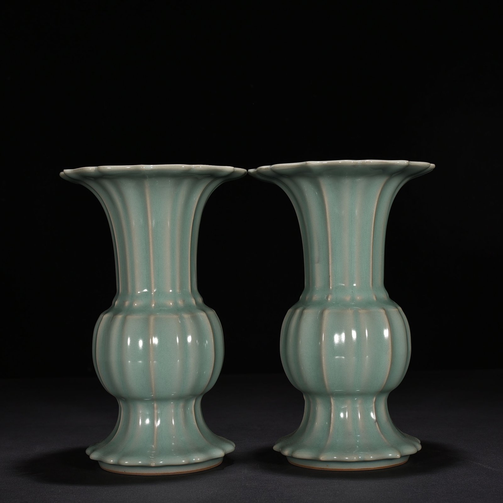 Song Dynasty Longquan kiln pink celadon glaze scraper vase