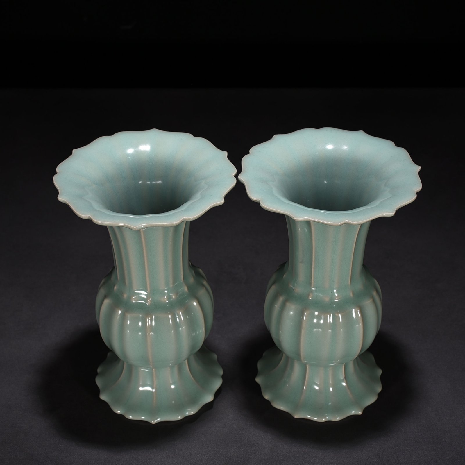 Song Dynasty Longquan kiln pink celadon glaze scraper vase