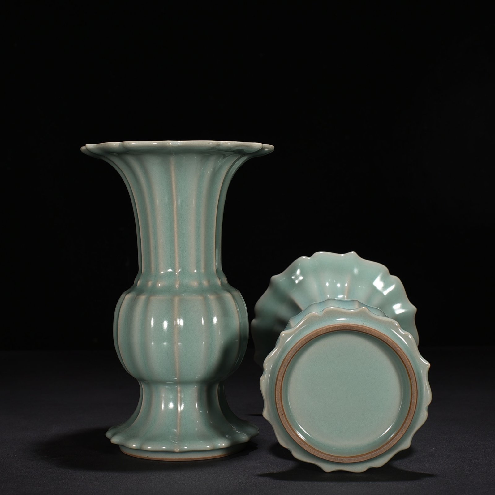 Song Dynasty Longquan kiln pink celadon glaze scraper vase