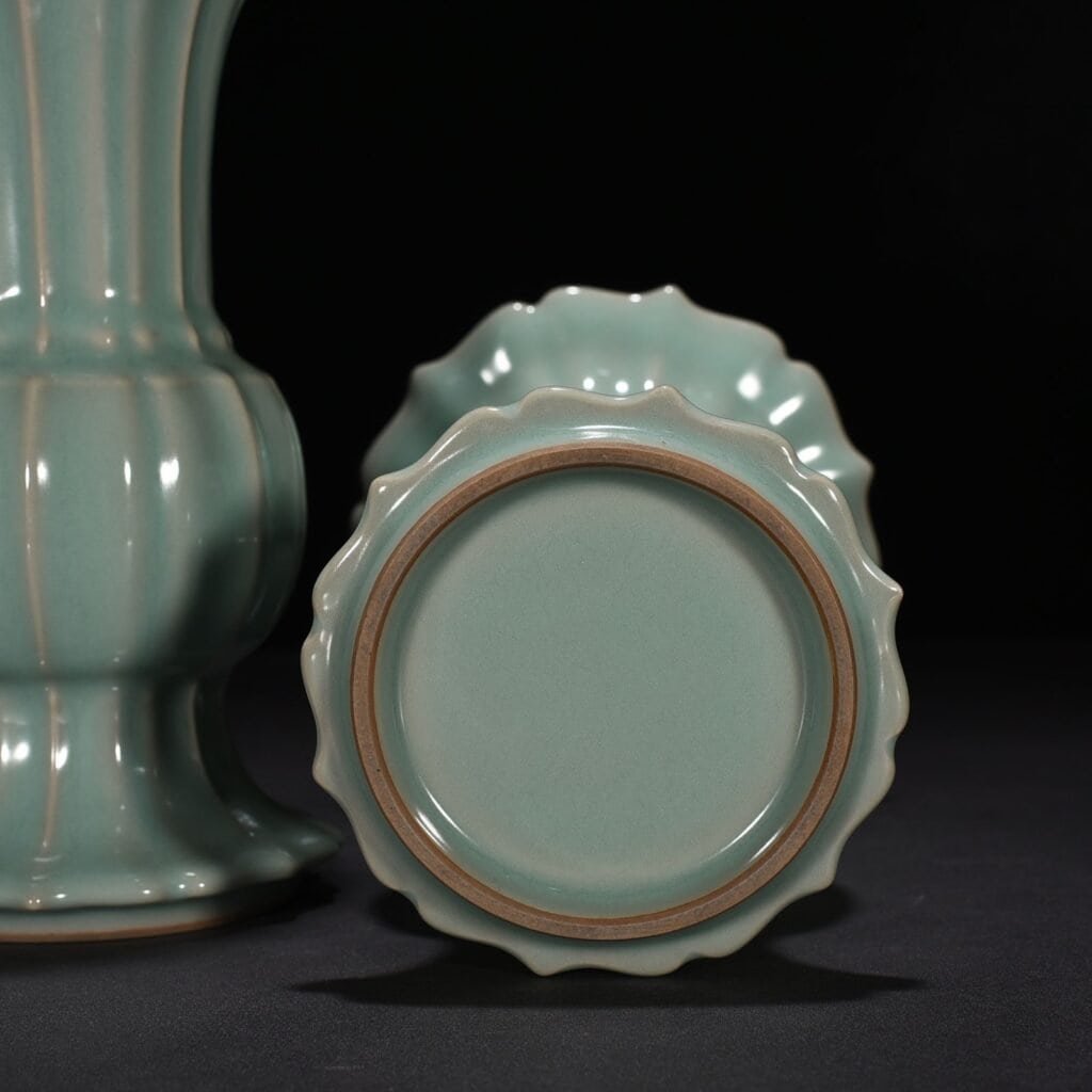 Song Dynasty Longquan kiln pink celadon glaze scraper vase