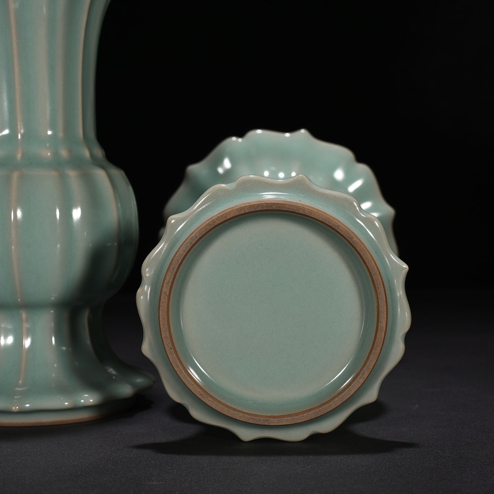 Song Dynasty Longquan kiln pink celadon glaze scraper vase