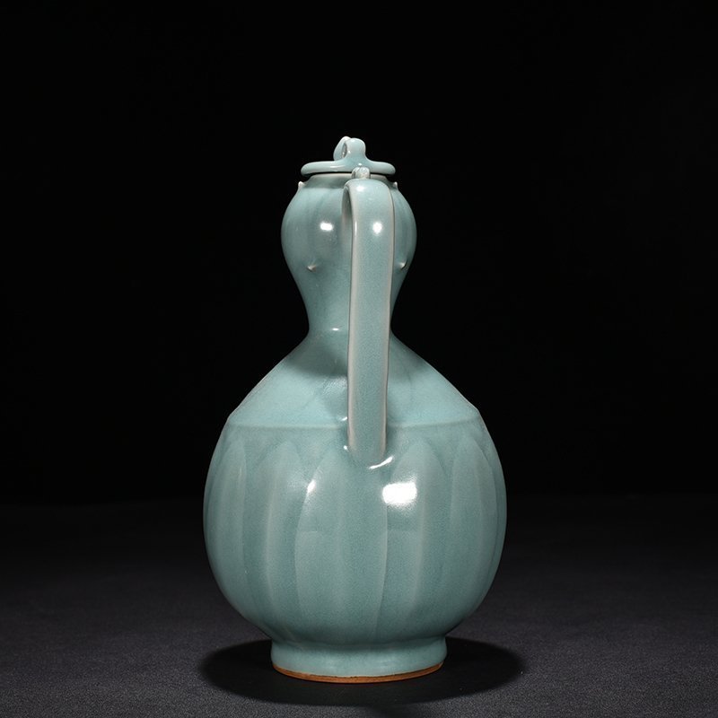 Song Dynasty Longquan kiln pink green glaze engraved banana leaf pattern gourd holding pot