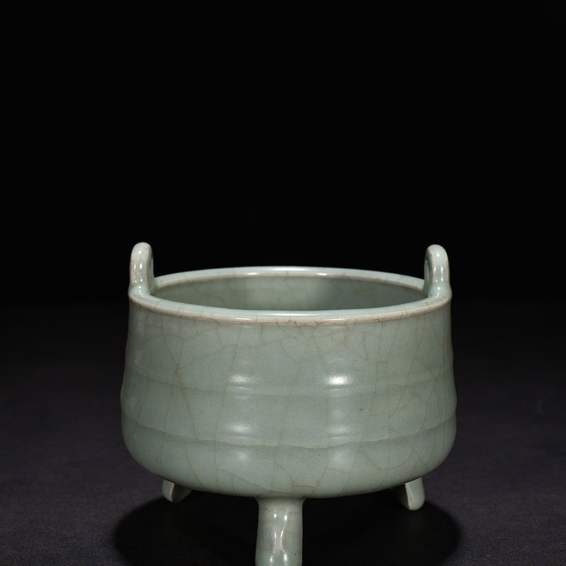 Song Dynasty Longquan kiln pink celadon double-eared furnace