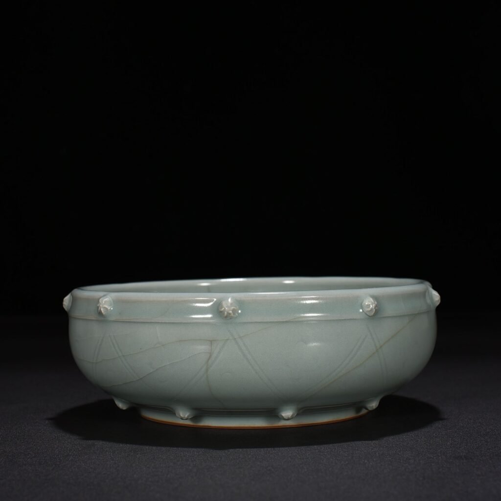 Song Dynasty Longquan kiln pink celadon glaze stacked dragon pattern drum nail wash