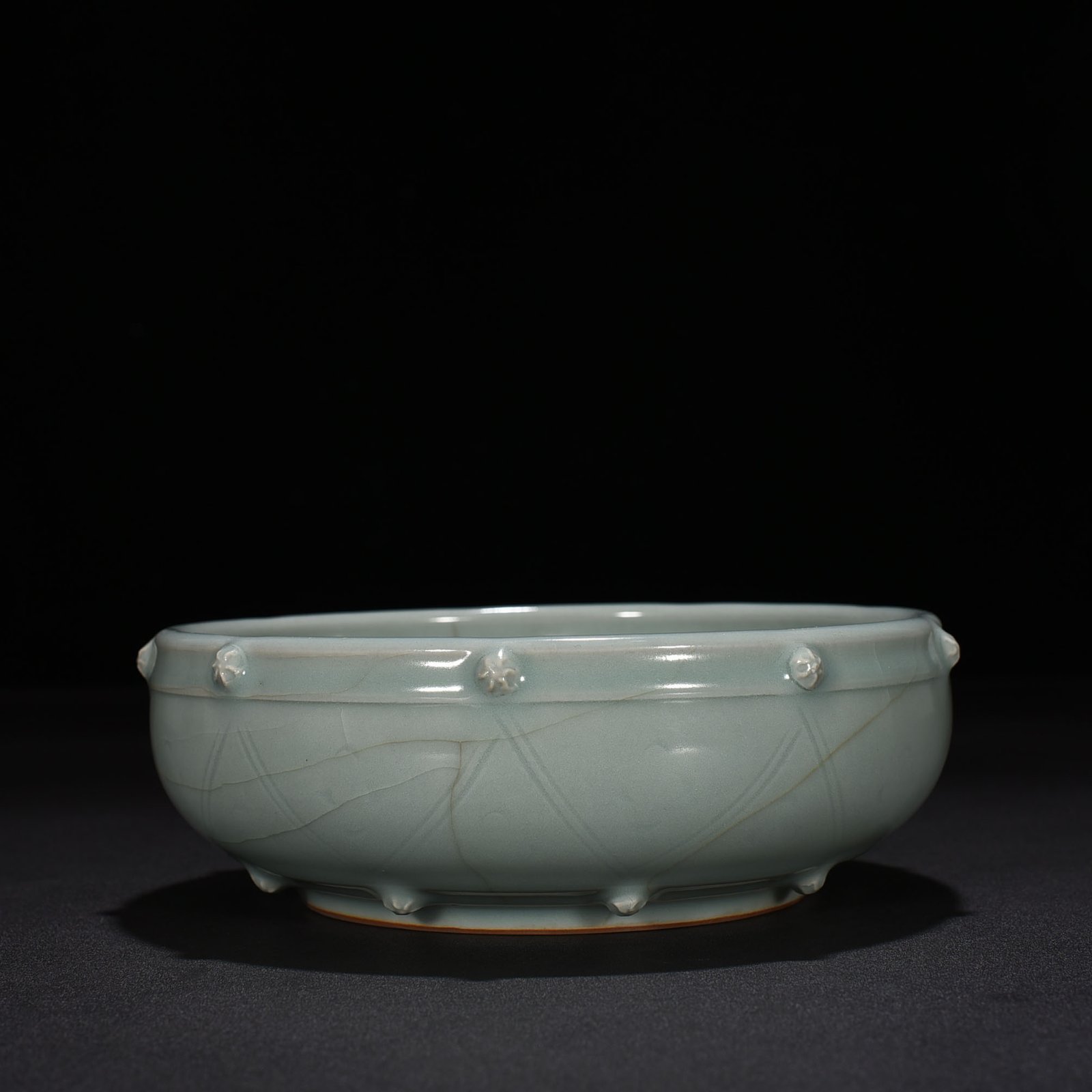 Song Dynasty Longquan kiln pink celadon glaze stacked dragon pattern drum nail wash