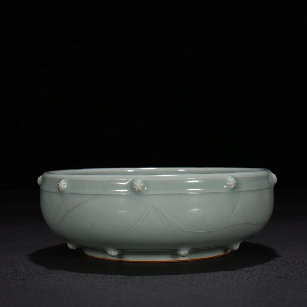 Song Dynasty Longquan kiln pink celadon glaze stacked dragon pattern drum nail wash