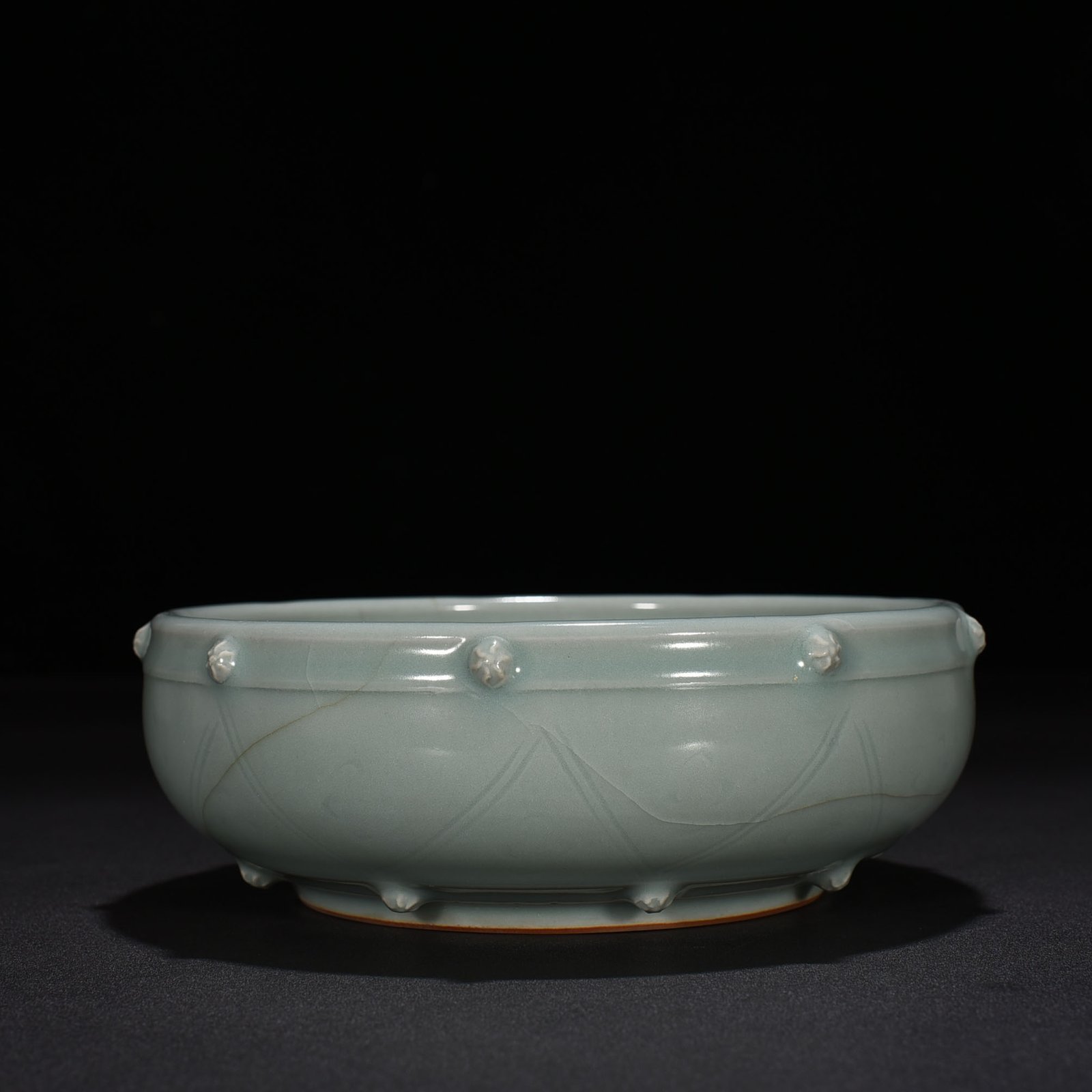 Song Dynasty Longquan kiln pink celadon glaze stacked dragon pattern drum nail wash
