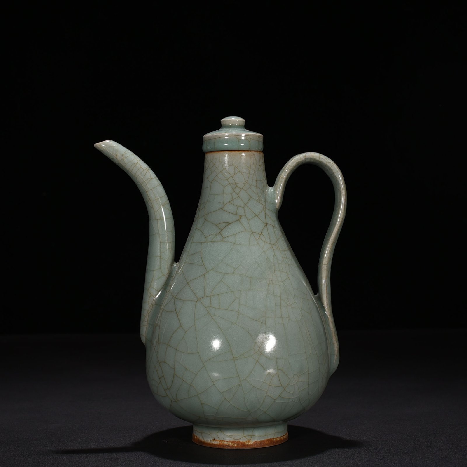 Song Dynasty Longquan kiln pink green glaze pear-shaped pot
