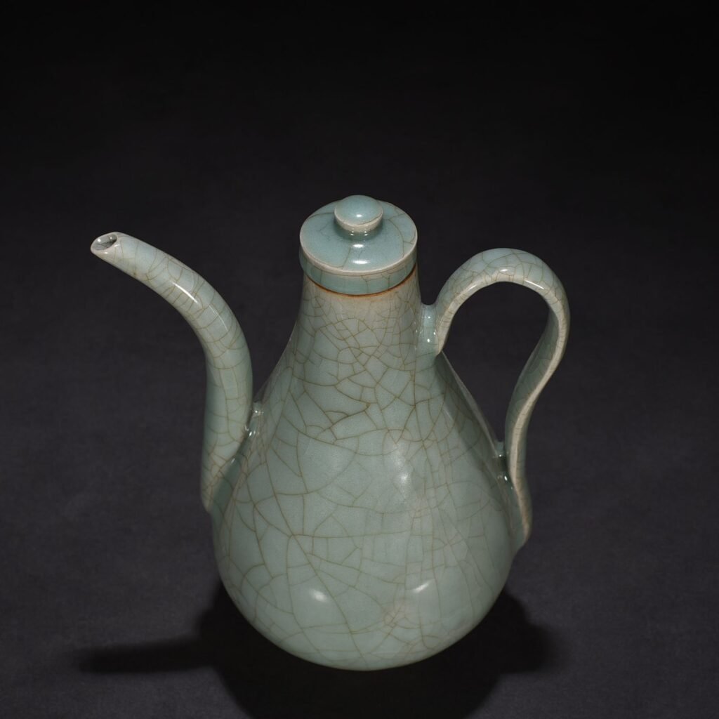 Song Dynasty Longquan kiln pink green glaze pear-shaped pot