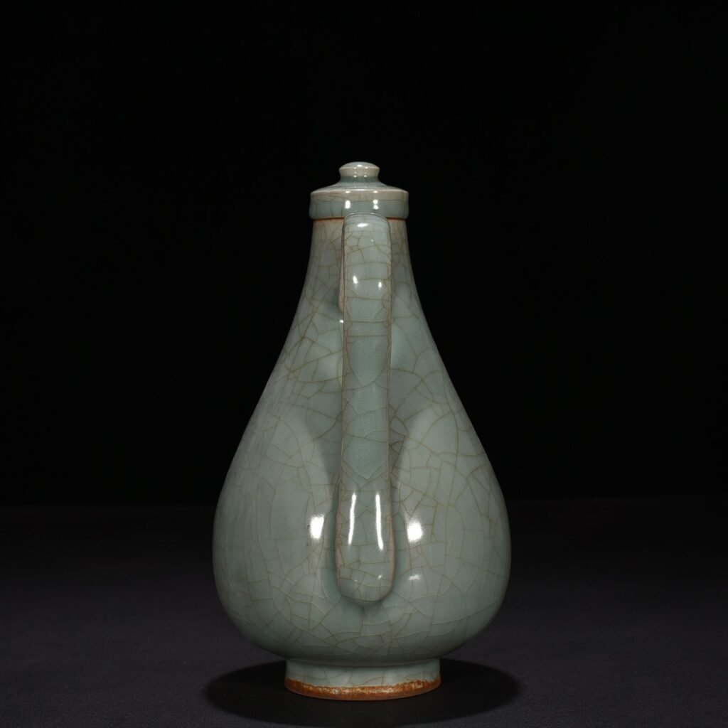 Song Dynasty Longquan kiln pink green glaze pear-shaped pot