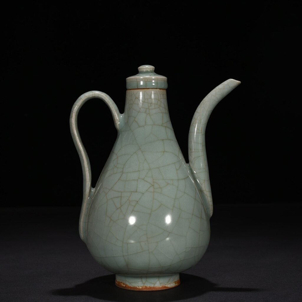 Song Dynasty Longquan kiln pink green glaze pear-shaped pot