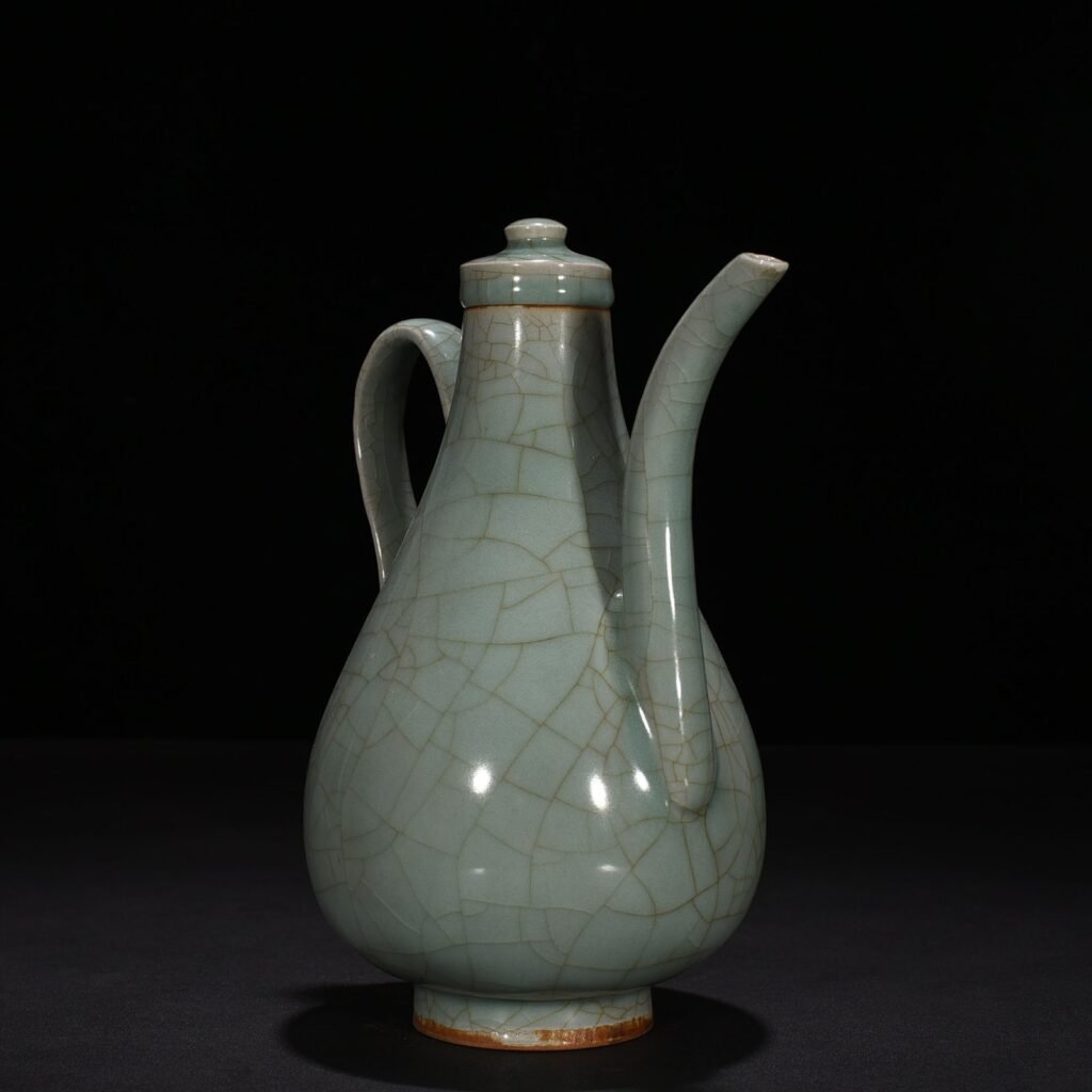 Song Dynasty Longquan kiln pink green glaze pear-shaped pot