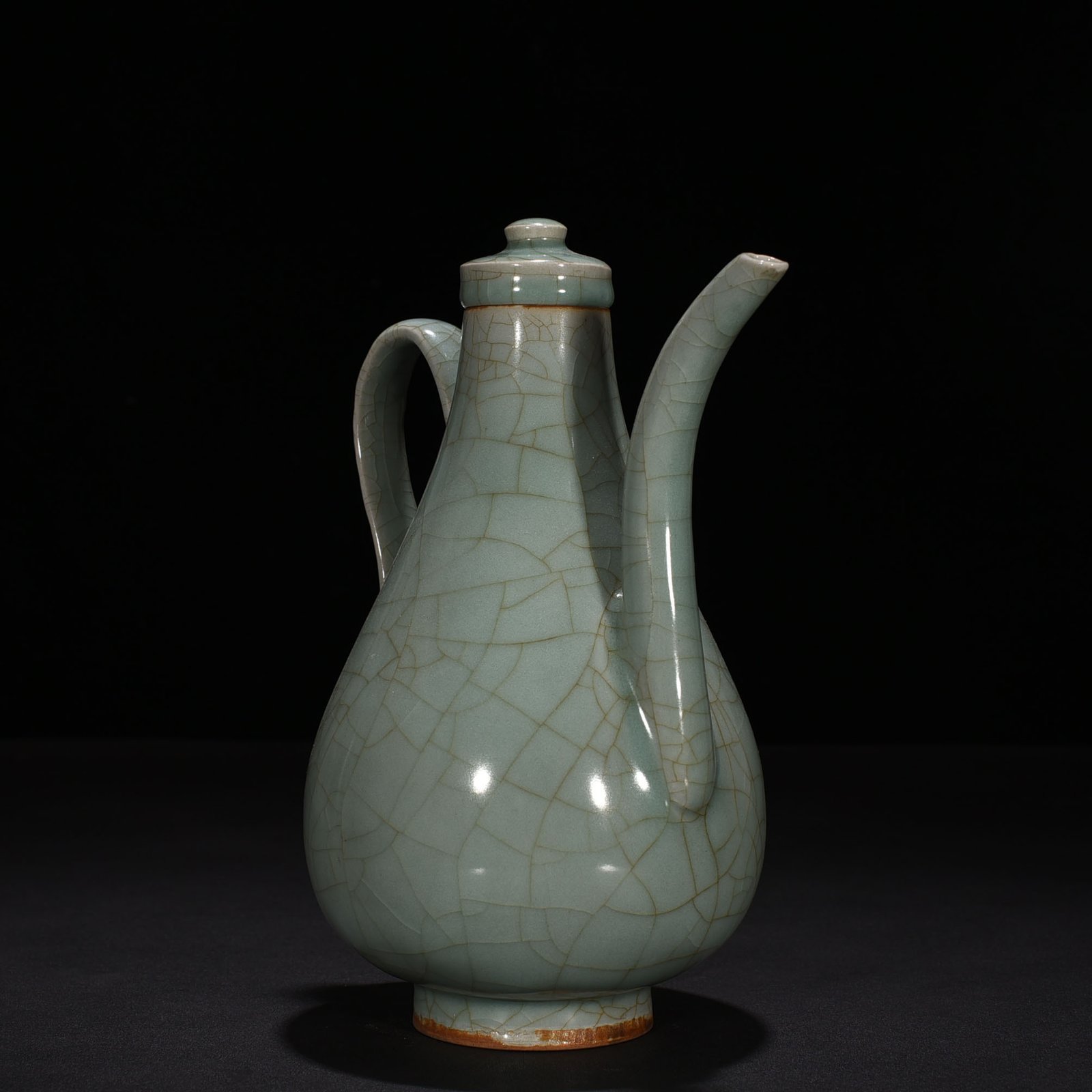 Song Dynasty Longquan kiln pink green glaze pear-shaped pot