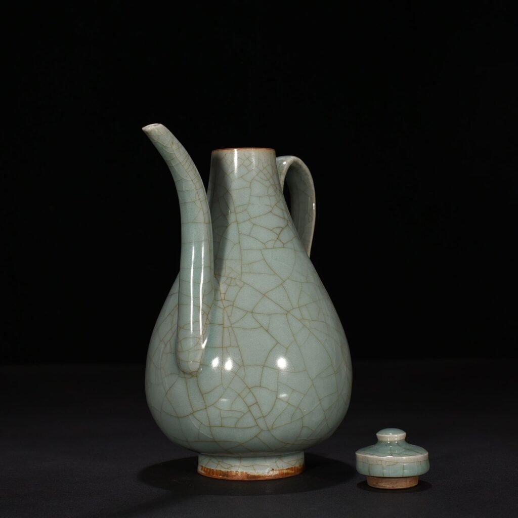 Song Dynasty Longquan kiln pink green glaze pear-shaped pot