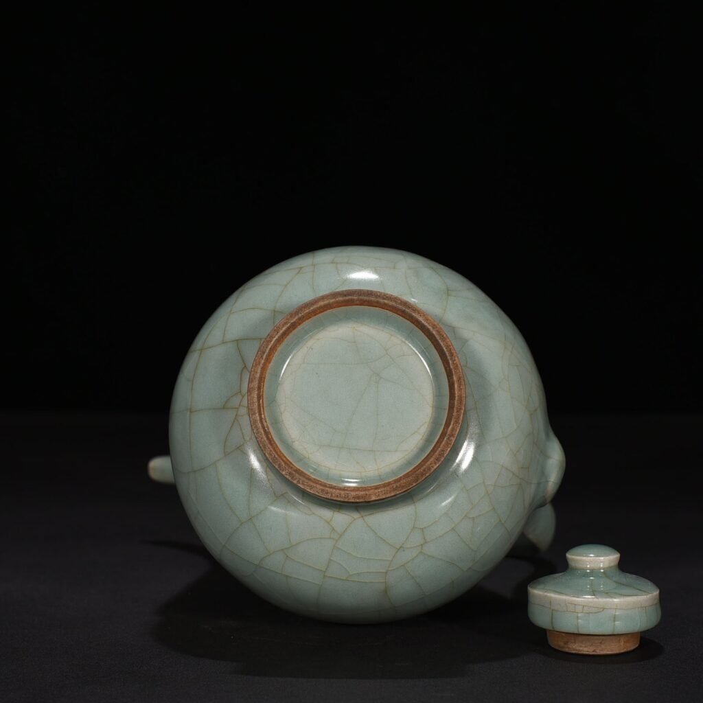 Song Dynasty Longquan kiln pink green glaze pear-shaped pot
