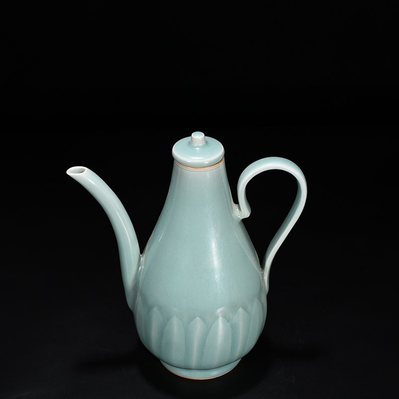 Song Dynasty Longquan kiln pink green glaze pear-shaped kettle with kettle