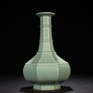 Song Dynasty Longquan kiln pink celadon glaze dazzling pattern octagonal plate mouth bottle