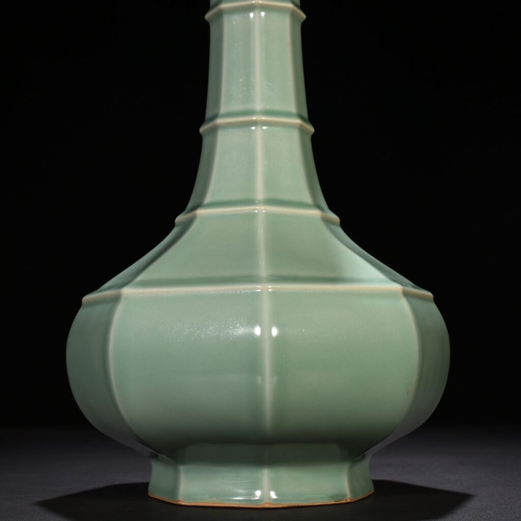 Song Dynasty Longquan kiln pink celadon glaze dazzling pattern octagonal plate mouth bottle