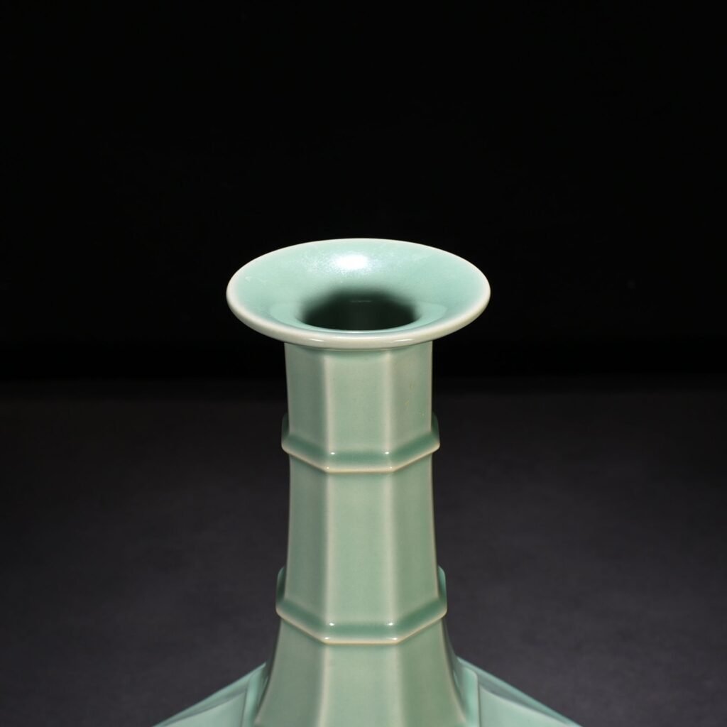 Song Dynasty Longquan kiln pink celadon glaze dazzling pattern octagonal plate mouth bottle