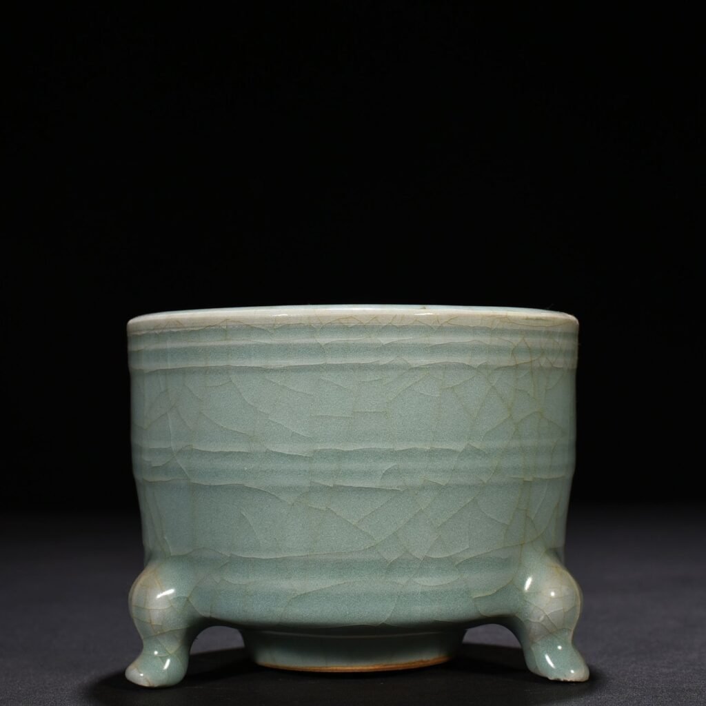 Song Dynasty Longquan kiln pink celadon glaze dazzling pattern burial furnace